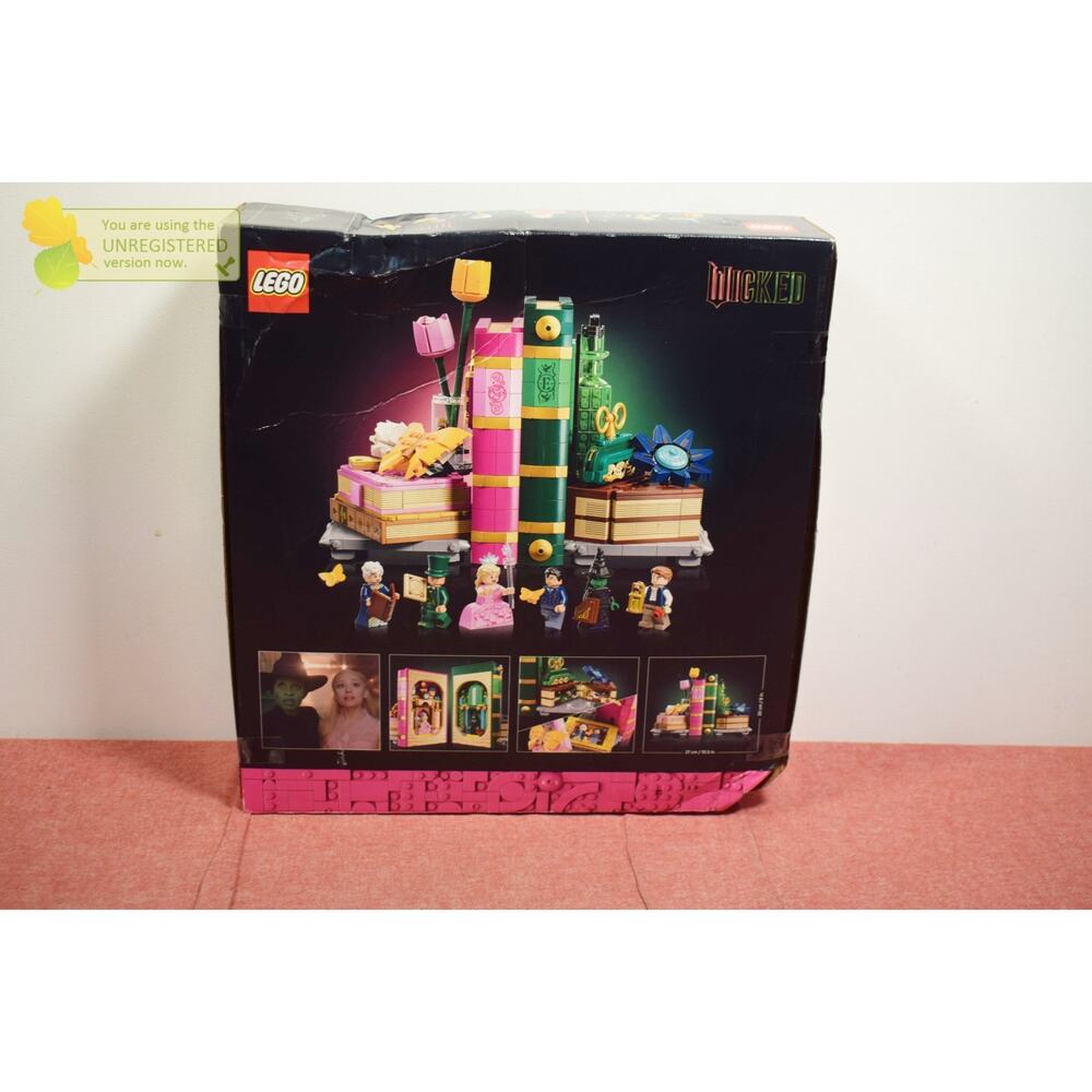 LEGO Wicked Glinda & Elphaba Bookends 75691 (Pack Wear) - Picture 7 of 8